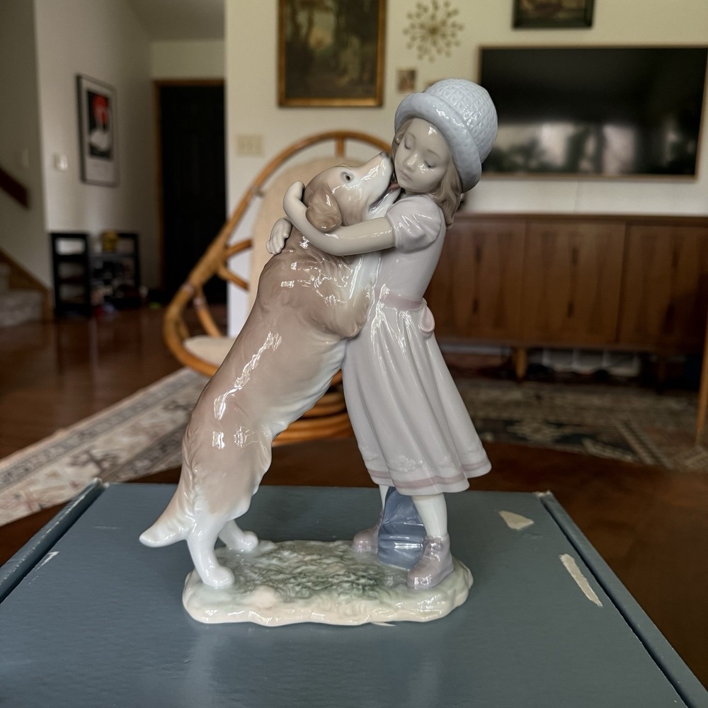 Lladro 6903 A Warm Welcome Girl Hugging Dog Figurine Glossy MINT w/ Original Box